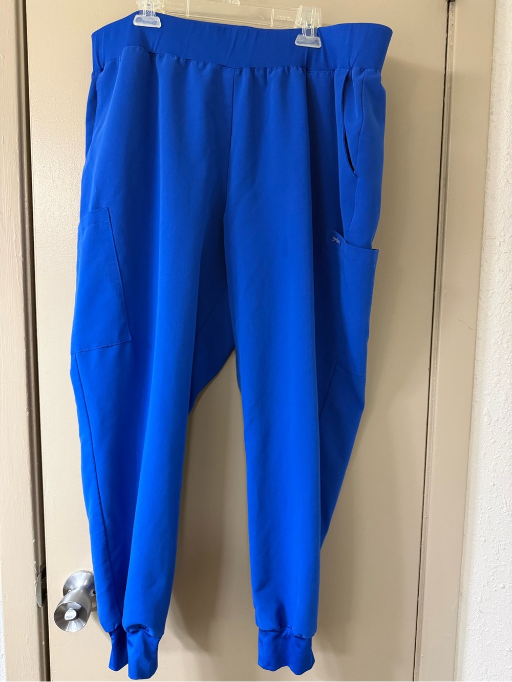 Spirit jogger scrubs
